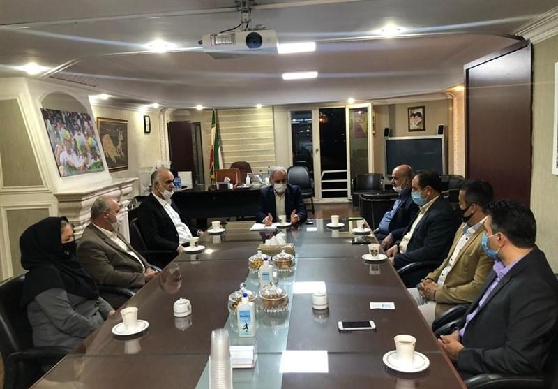 نشست سرپرست و دبیرکل فدراسیون فوتبال با اعضای کمیته داوران نشست سرپرست و دبیرکل فدراسیون فوتبال با اعضای کمیته داوران